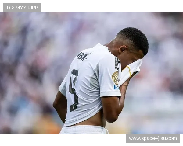 半场皇马0-0瓦伦西亚，米利唐头球中柱