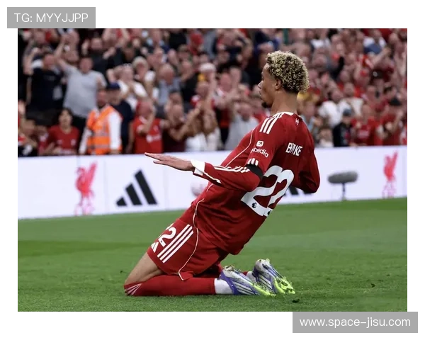 埃基蒂克谈双响进球 称专注比赛无视外界噪音