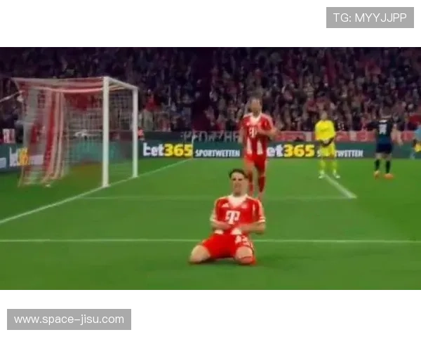 奥利塞角球助攻伊藤洋辉，日本后卫斩拜仁生涯处子球